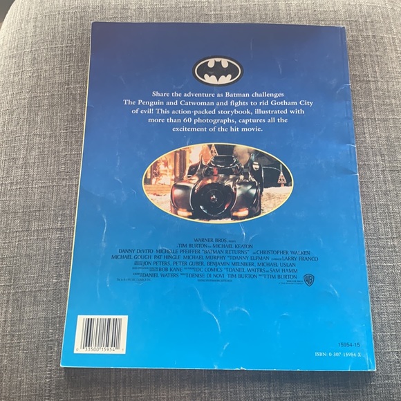 Batman Returns - Movie Storybook - Picture 2 of 3